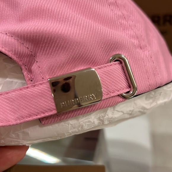 ???Authentic Burberry Bowling Burberry Horseperry  Motif Baseball Cap